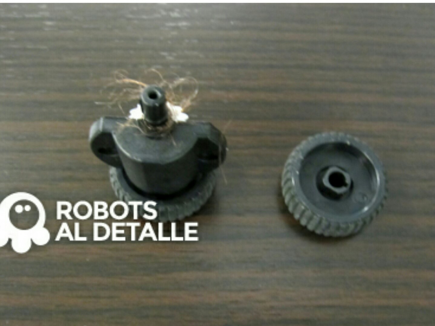 รีวิวหุ่นยนต์ดูดฝุ่น Eazy bots