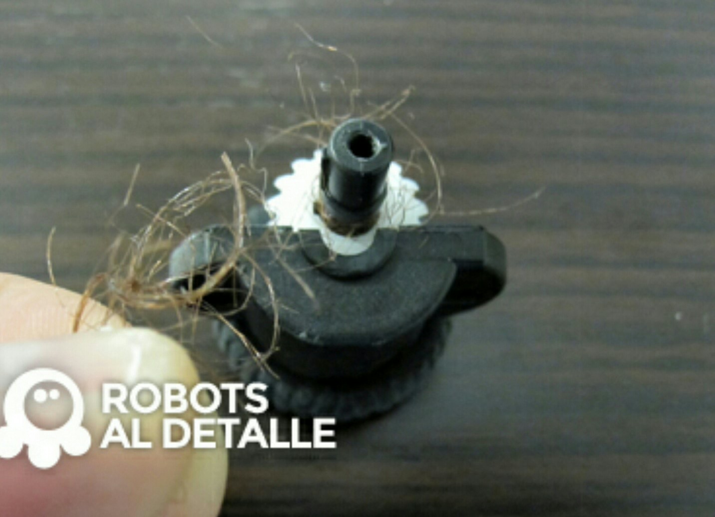 รีวิวหุ่นยนต์ดูดฝุ่น Eazy bots